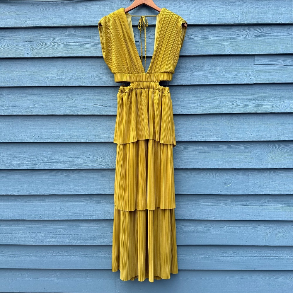 NWT: Green tiered maxi dress
